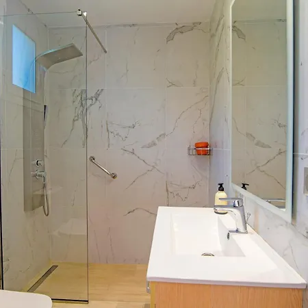 Villa George By Plus Poulades
